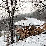 три сосни Appartement Kossiv